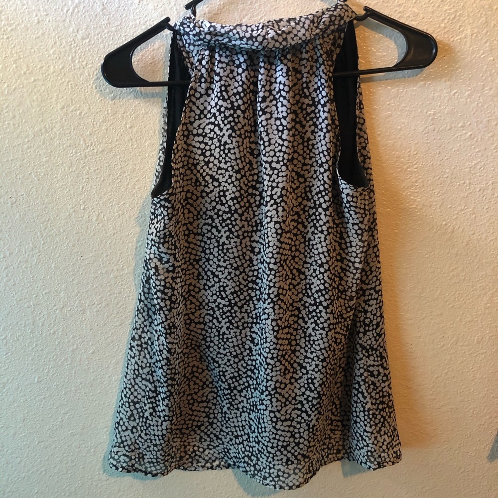 4/$20 Old Navy sleeveless top - Picture 4 of 4
